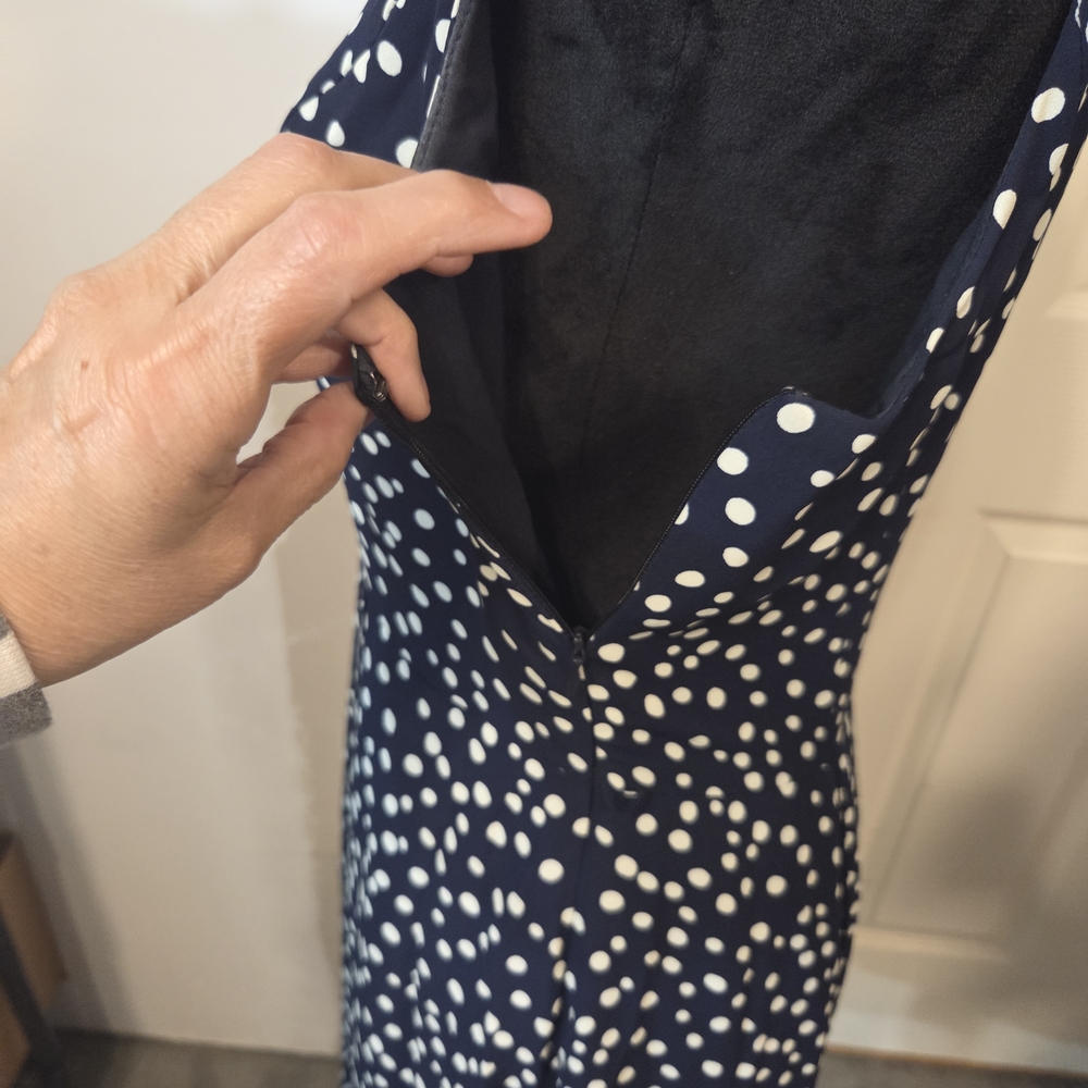 Anne Klein Dress Pleated Navy Polka Dot Midi Dress V Neck Woman's 6 Sleeveless - Picture 8 of 12